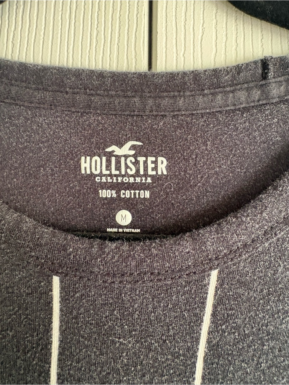 Hollister Black Pinstripe Tee with White Logo - Men's - Picture 7 of 11